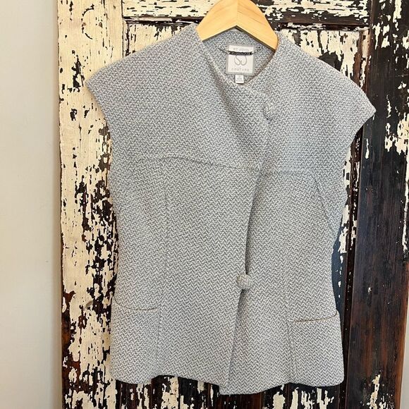 St. John Couture women’s Classic vest.  Size 2. - Picture 1 of 10